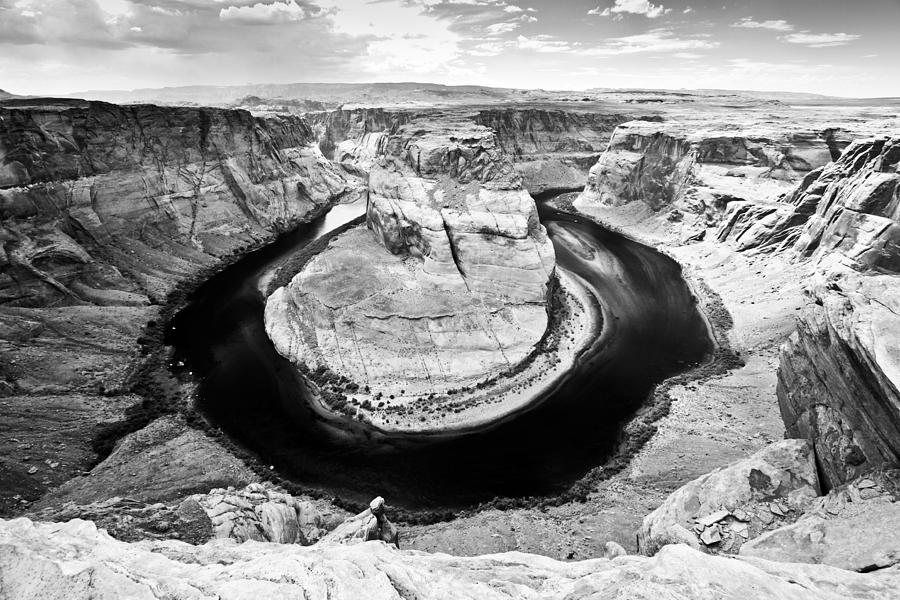 Bend Photograph - Horseshoe Bend in Page Arizona Black and White by R K