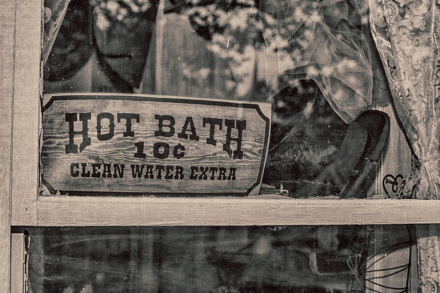 Kansas City Photograph - Hot Bath by Pamela Williams