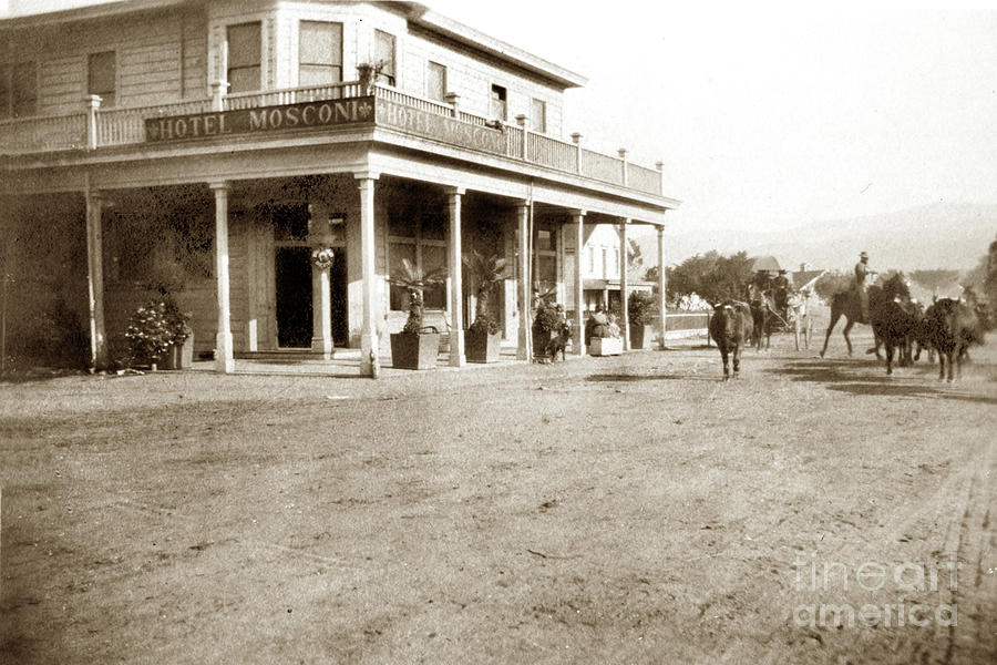 Half Moon Bay Photograph - Hotel Mosconi, Half Moon Bay 1908 by Monterey County Historical Society