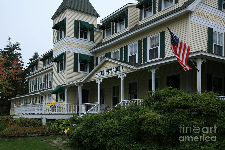 Hotel Pemaquid Photograph by Timothy Johnson