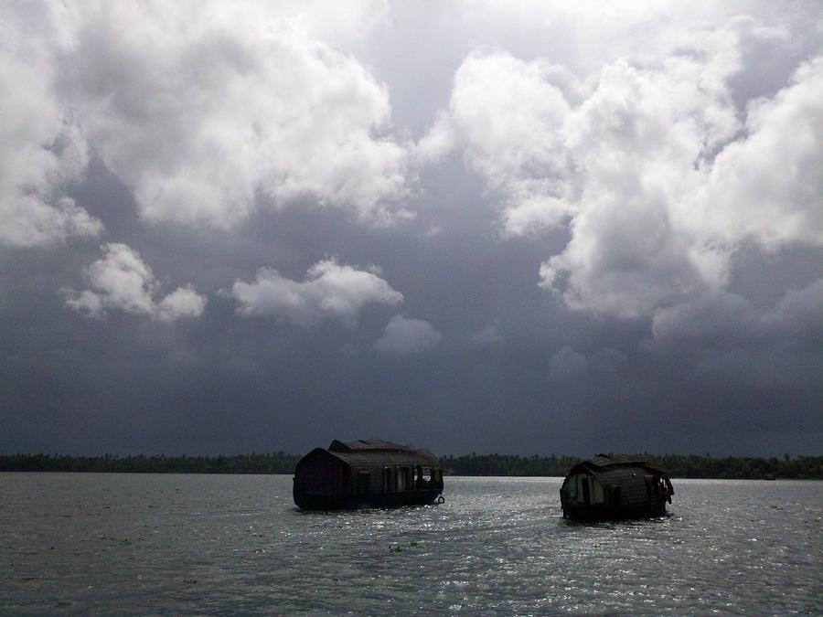 Houseboats on Vembanad Lake Photograph by William Slider