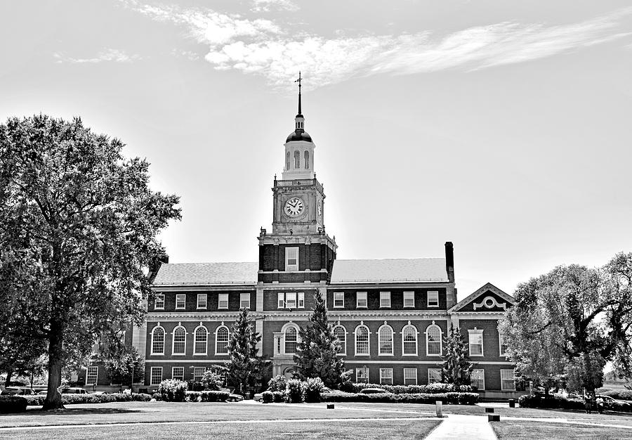 Howard University - Founders Library Photograph by Brendan Reals