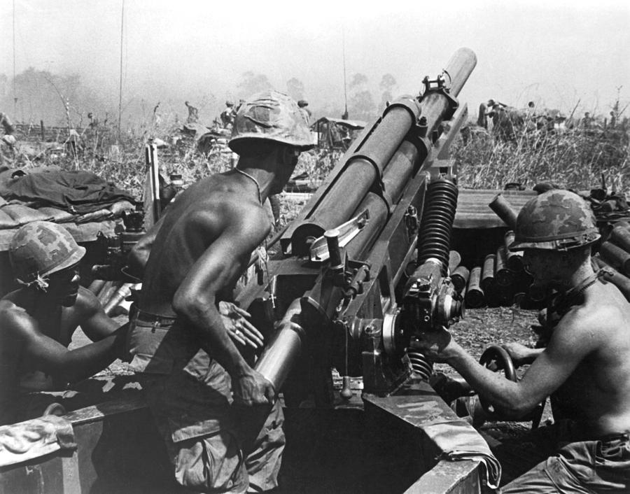 Howitzer Crew In Action Photograph by Underwood Archives