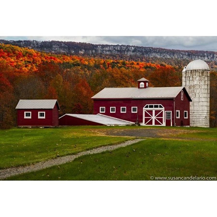 Redbarn Photograph - Hudson Valley Upstate New York by Susan Candelario