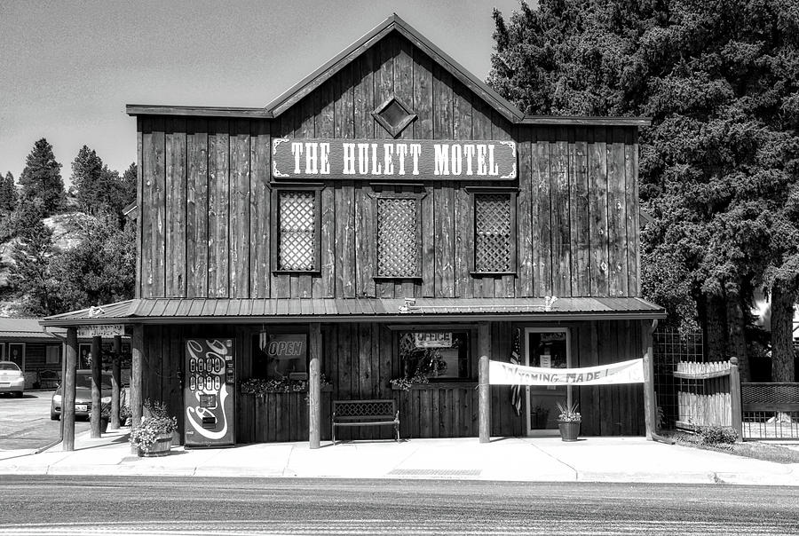 Hulett Wyoming Motel BW Photograph by Thomas Woolworth