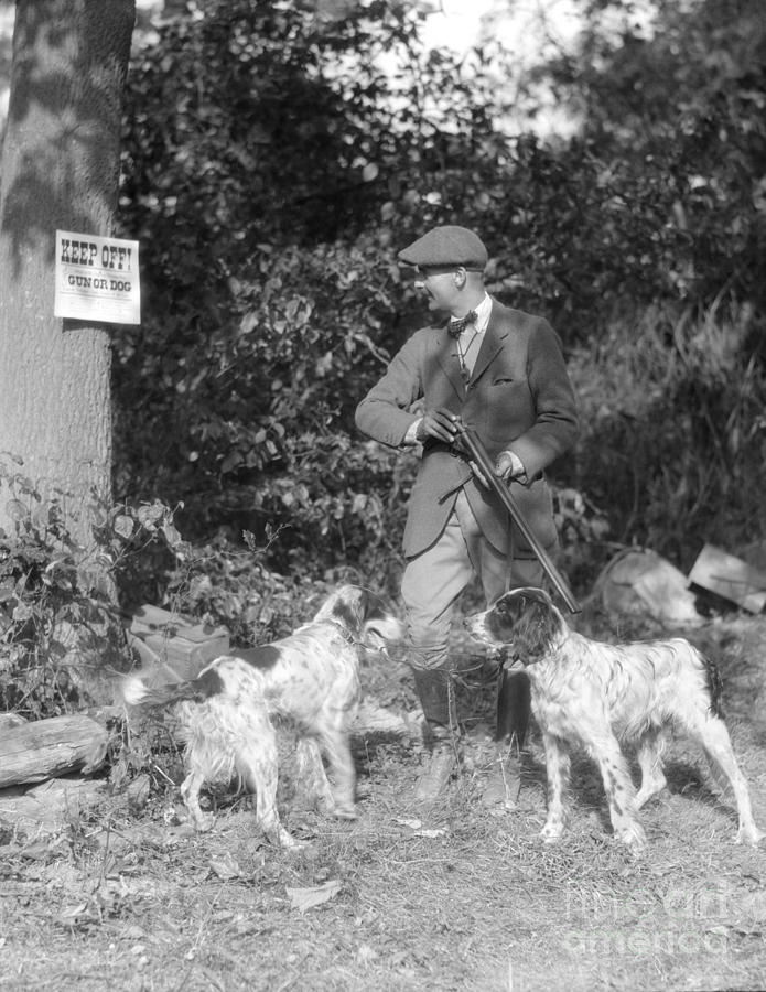 Hunter Reading No Hunting Sign, C.1930s Photograph by H. Armstrong Roberts/ClassicStock