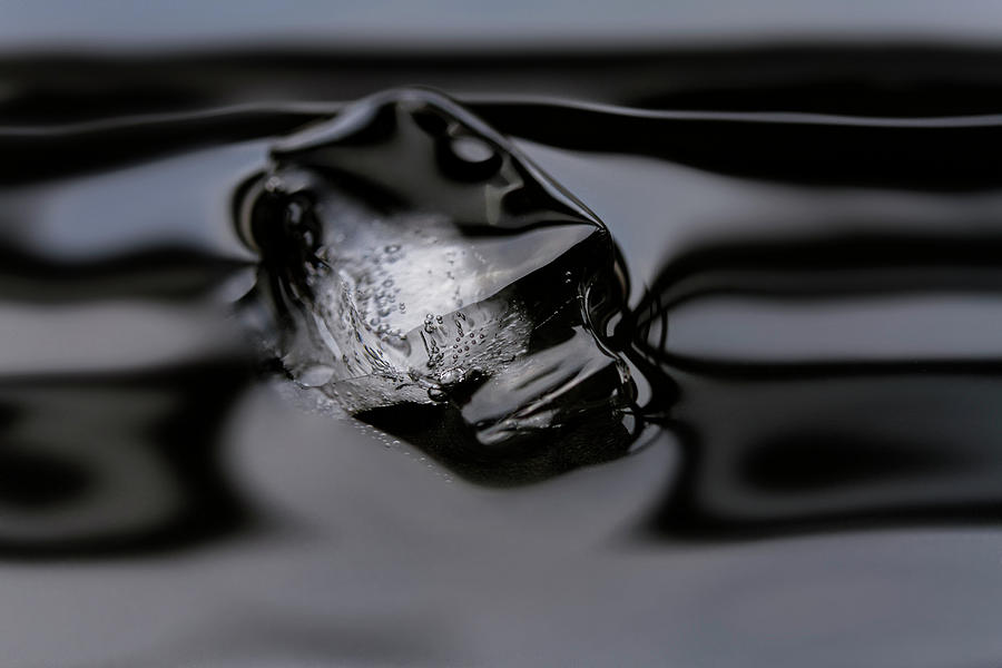 Abstract Photograph - Ice Cube V4 by Rico Besserdich