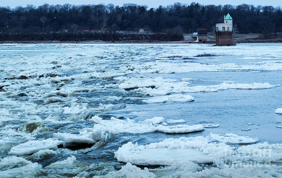 Ice on the Mississippi River Photograph by Garry McMichael