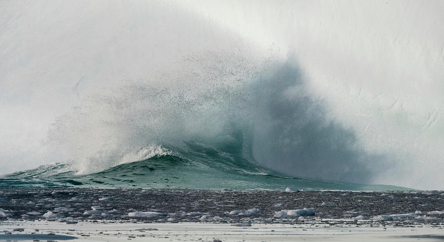 Iceberg Wave Explosion 7517 Photograph by Bob Neiman