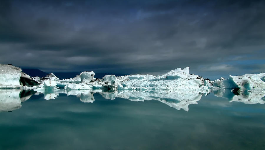 Icebergs Photograph by Thorsteinn H. Ingibergsson