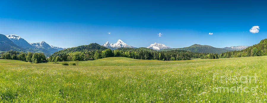 Idyllic landscape in the Bavarian Alps, Berchtesgaden, Germany ...