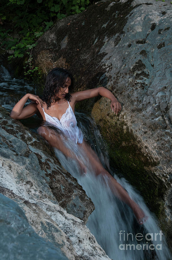 Waterfall Photograph - In The Waterfall by Leonardo Fanini