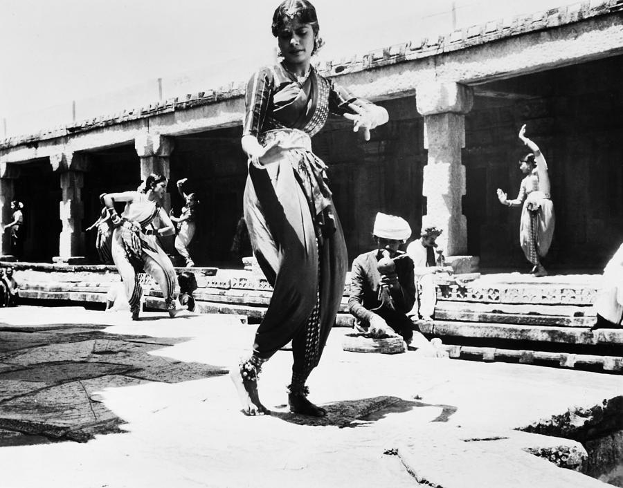 India: Cobra Dance, 1956 Photograph by Granger