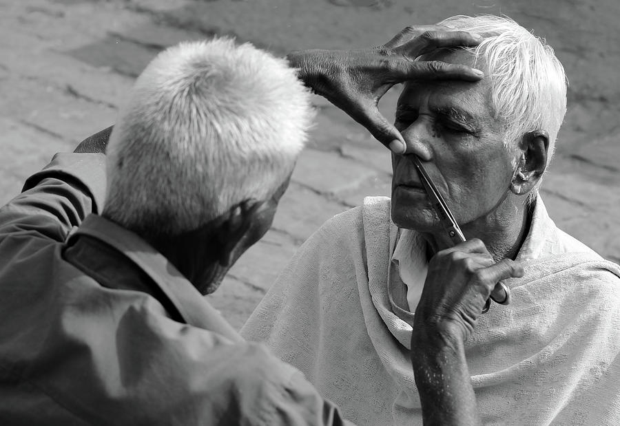 Indian Street Barber Image 2 Photograph by Prakash Ghai