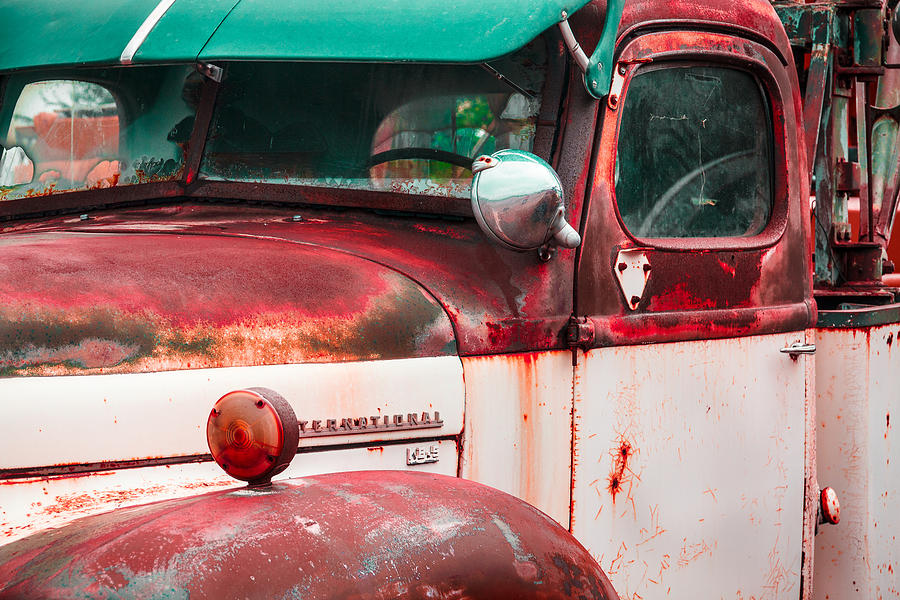 International Faded Glory Truck Photograph by Steven Bateson