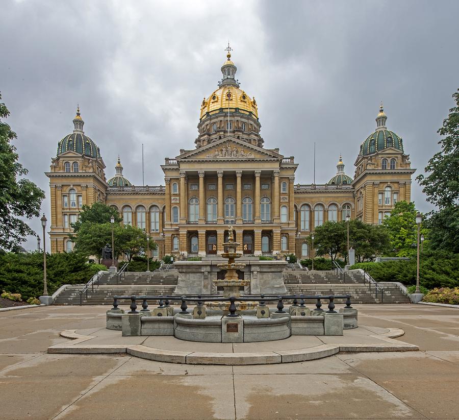 Iowa State Capitol Photograph by Willie Harper