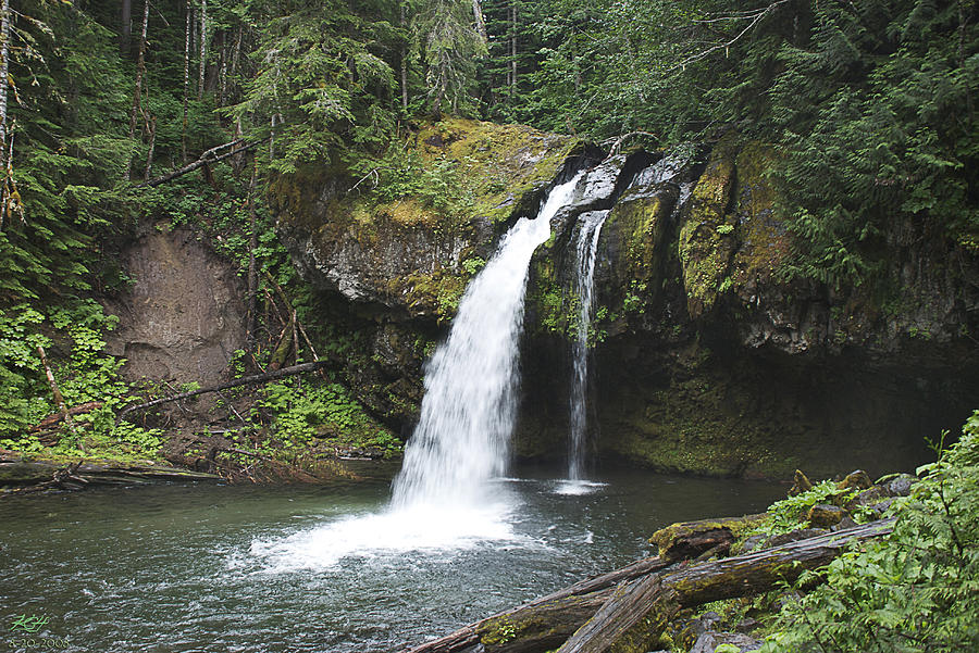 Mountain Photograph - Iron Creek Falls by Kenneth Hadlock