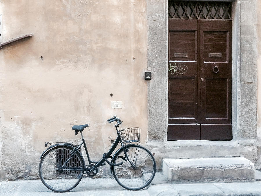 Italian Bicycle Color Photograph by Bert Peake
