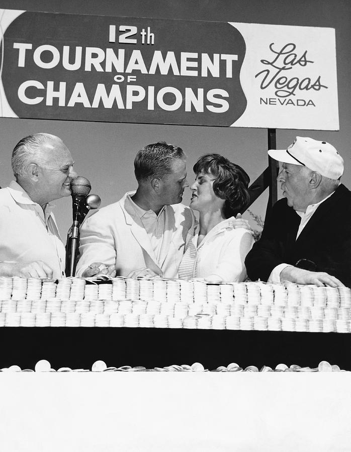 Jack Nicklaus And Wife Photograph by Underwood Archives