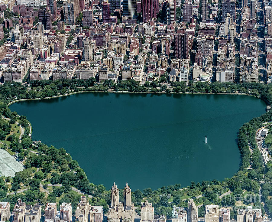 Jaqueline Kennedy Onassis Reservoir in Central Park Photograph by David Oppenheimer