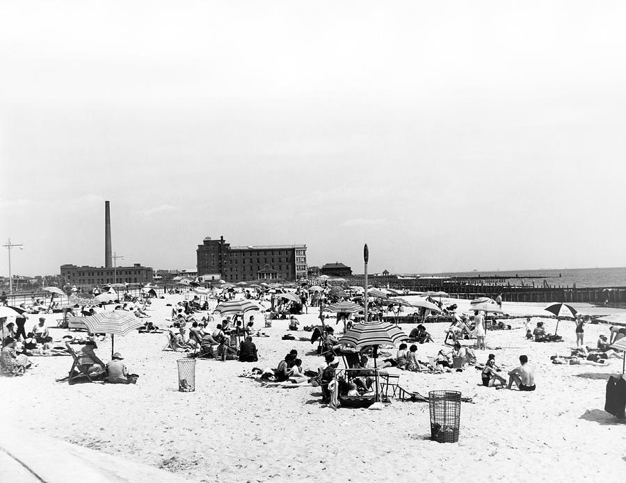 Jacob Riis Park Beach Photograph by Underwood Archives