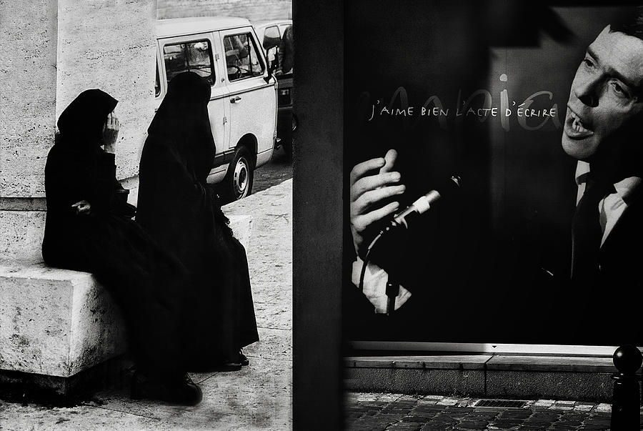 Black And White Photograph - Jaime Lacte Da?crire (ou De Dessiner) by Yvette Depaepe