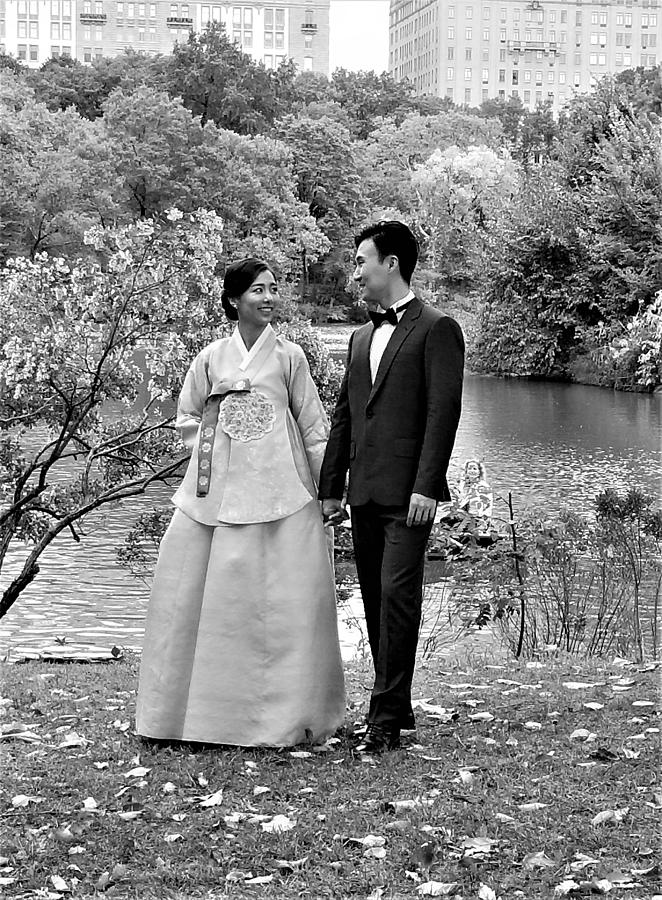 JAPANESE WEDDING in CENTRAL PARK B W Photograph by Rob Hans