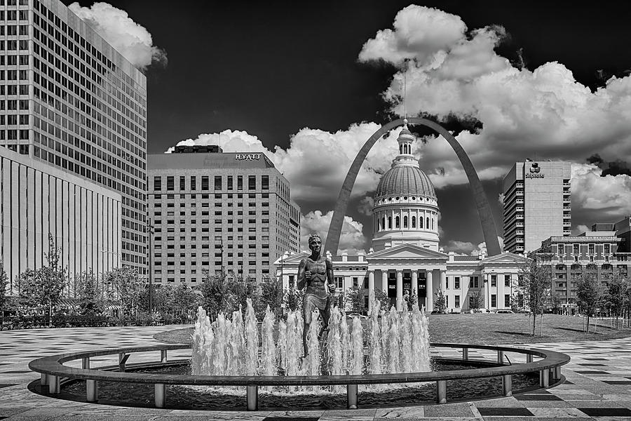 Jefferson National Expansion Memorial St Louis BnW 7R2_DSC9261_06132017 Photograph by Greg Kluempers