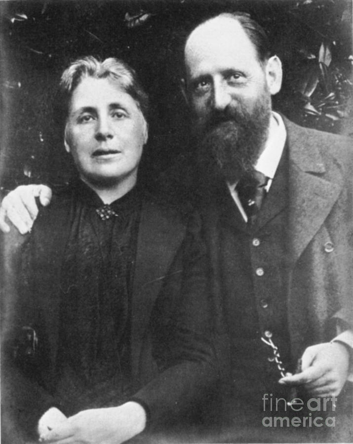 Portrait Photograph - JOSEF BREUER WITH WIFE MATHILDE, c1900 by Granger