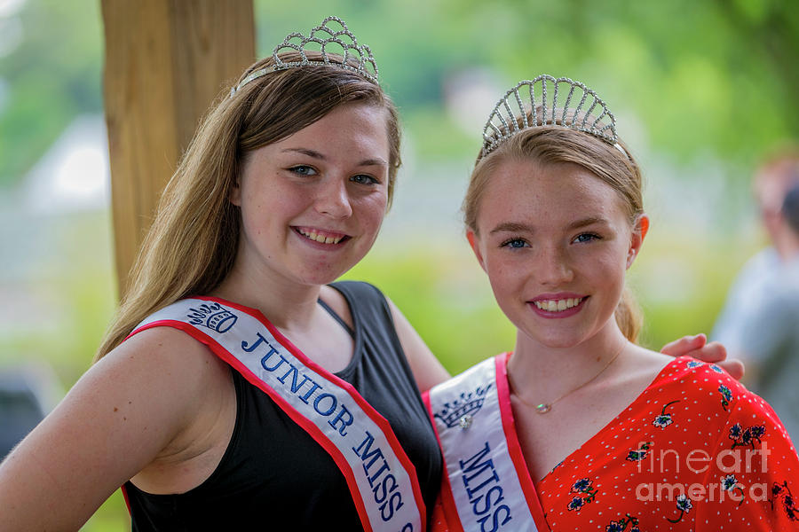 Junior Miss Scottsville Kayleigh Powell and Miss Scottsville Carrington ...