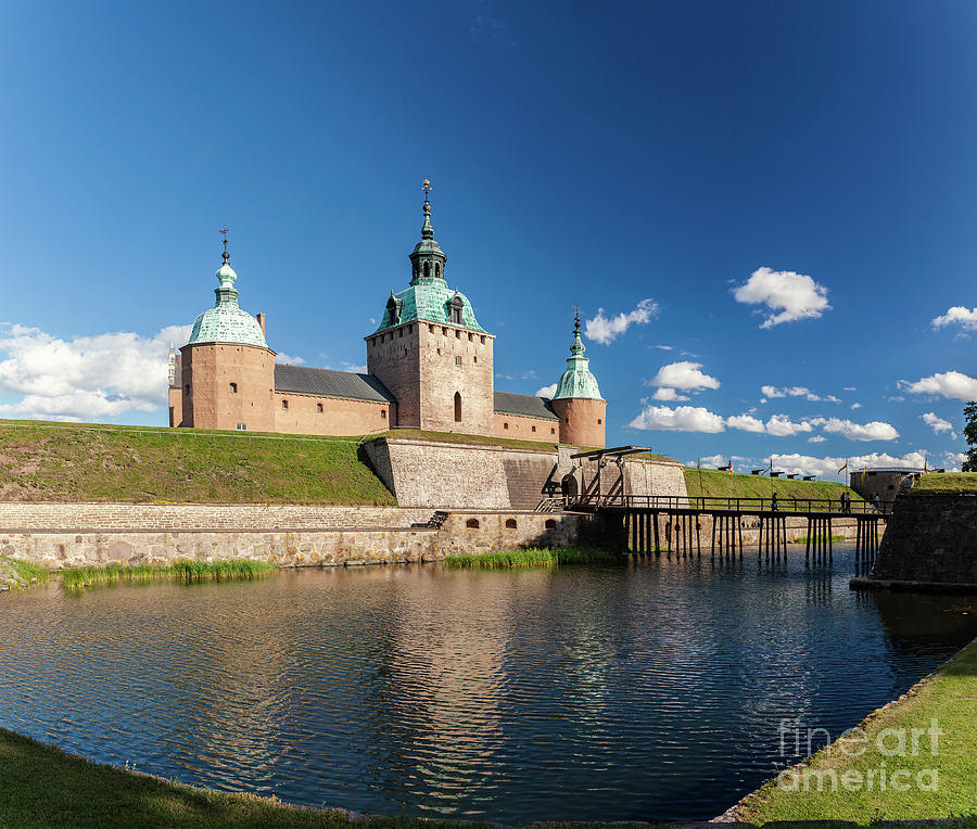 Kalmar castle and moat Photograph by Sophie McAulay