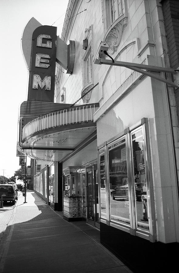 Kansas City - Gem Theater 2 BW  Photograph by Frank Romeo