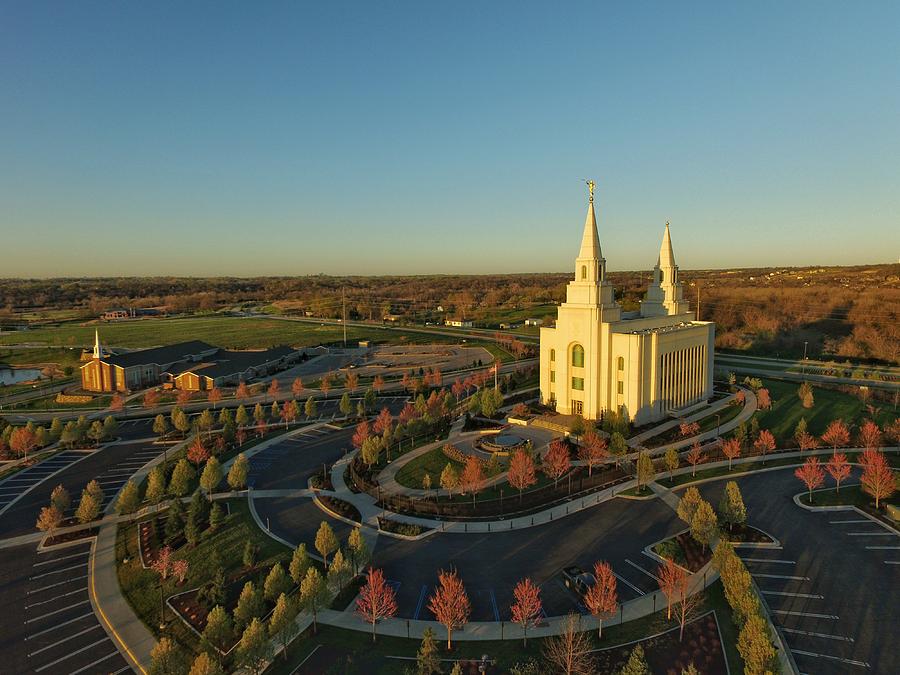 Kansas City LDS temple Morning Sun Photograph by David Zinkand - Fine ...