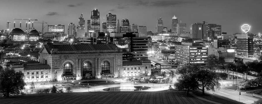 Kansas City Skyline Photograph - Kansas City Skyline BW by Ryan Heffron