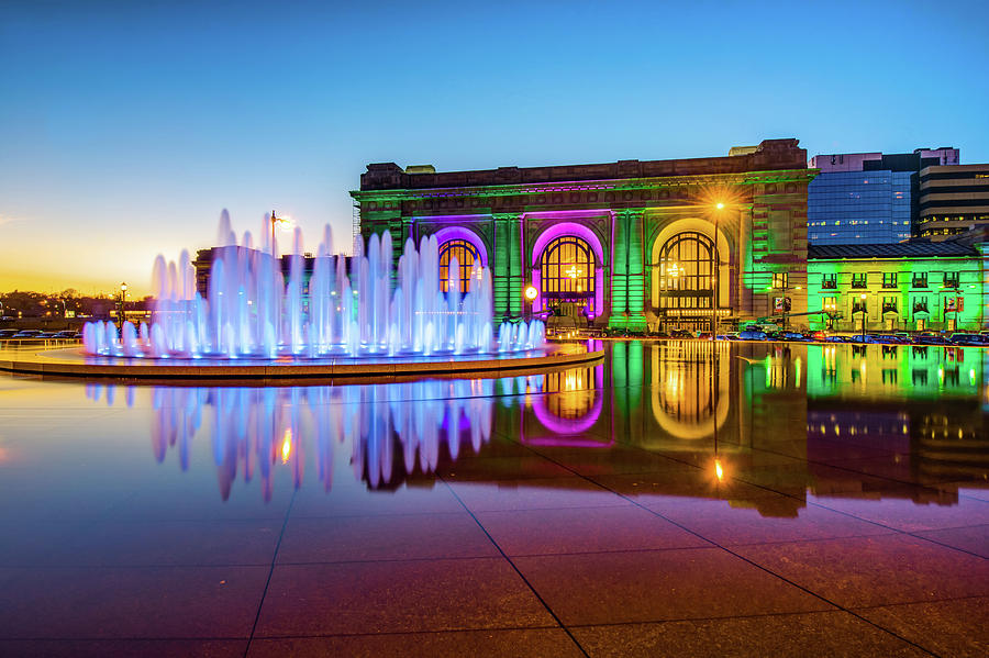 Kansas City Union Station Bloch Fountain Lights at Dusk Photograph by ...