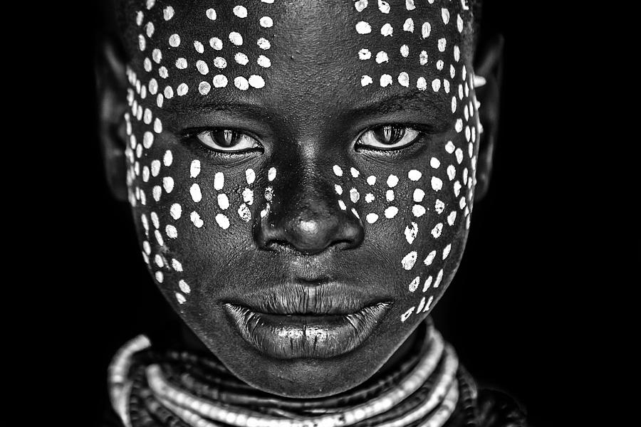 Black And White Photograph - Karo Girl by Vedran Vidak