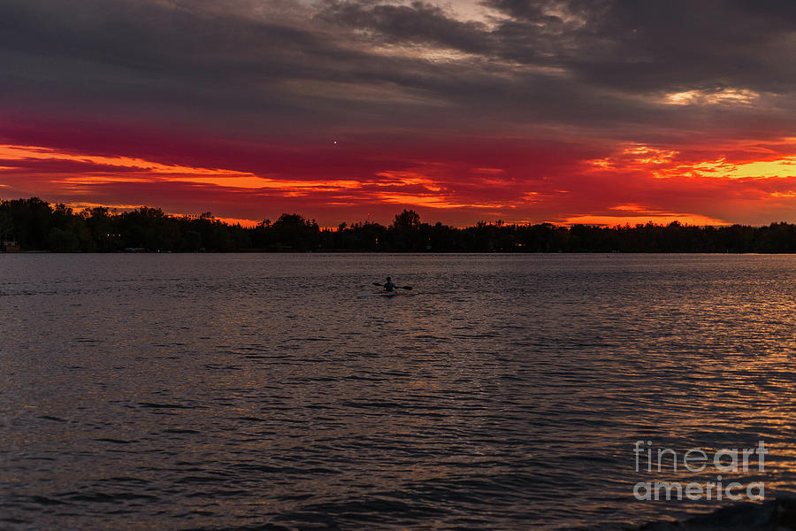 Kayak on Lake Wilcox at sunset Photograph by Les Palenik