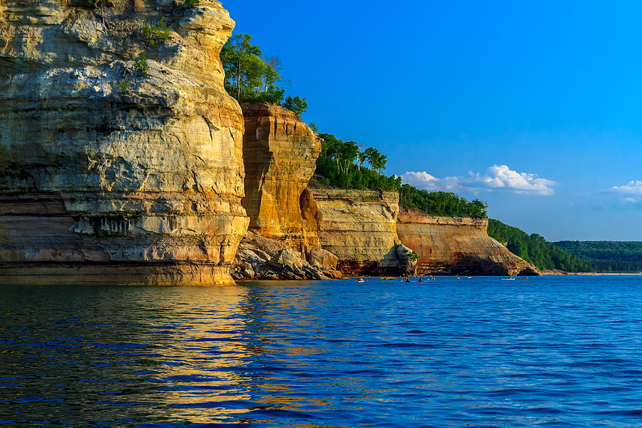Kayaks at Pictured Rocks Photograph by Chuck De La Rosa