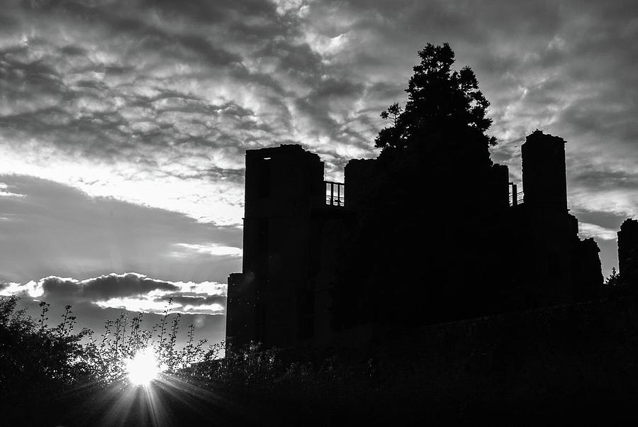 Castle Photograph - Kenilworth Castle 8 by Sol Revolver