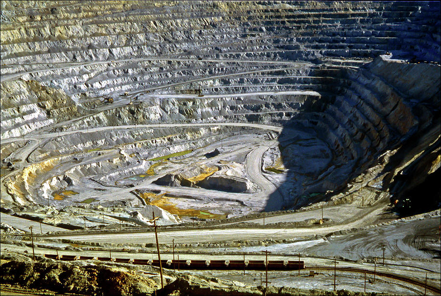 Bingham-canyon mine in 1991 Photograph by Jarmo Honkanen