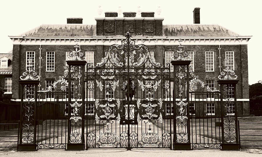 Kensington Palace Photograph by Iryna Goodall