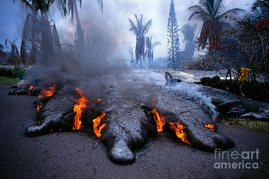 Hawaii Volcanoes National Park Photograph - Kilauea Lava Flow by Carl Shaneff - Printscapes