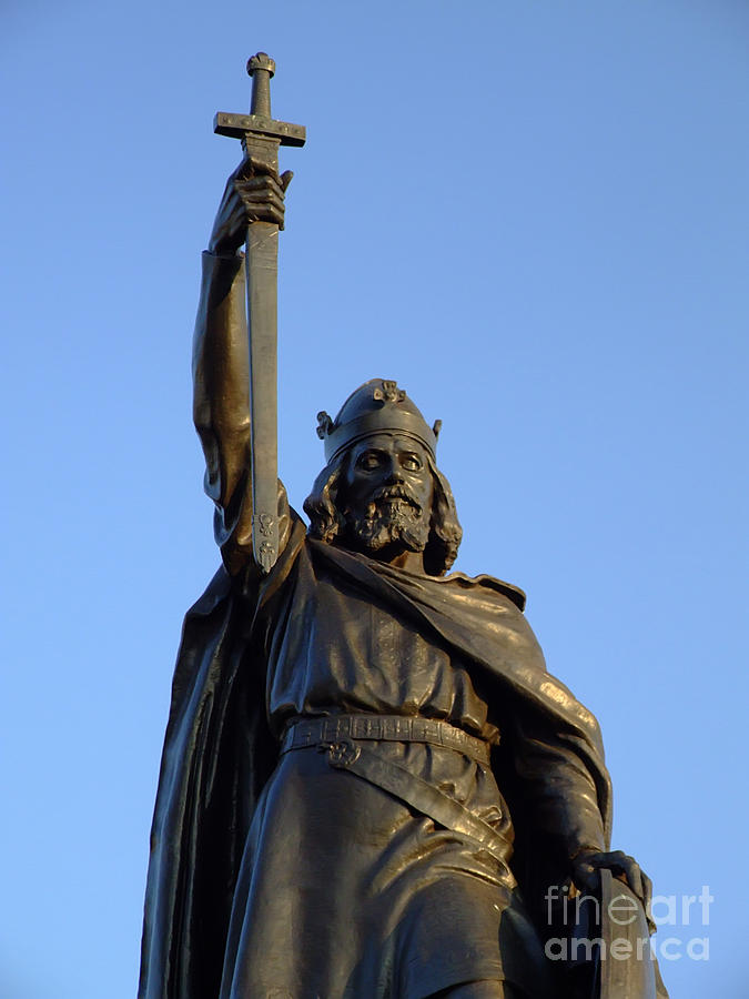 Alfred's statue in Winchester, thought you arselings might appreciate it! :  r/TheLastKingdom