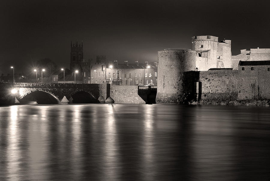 City Photograph - King Johns Castle Limerick Ireland by Pierre Leclerc Photography