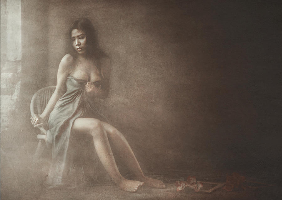 Nude Photograph - Kirana by Sebastian Kisworo