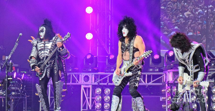 kiss tour with tank on stage