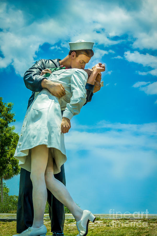 Kissing Statue Photograph by Liesl Walsh