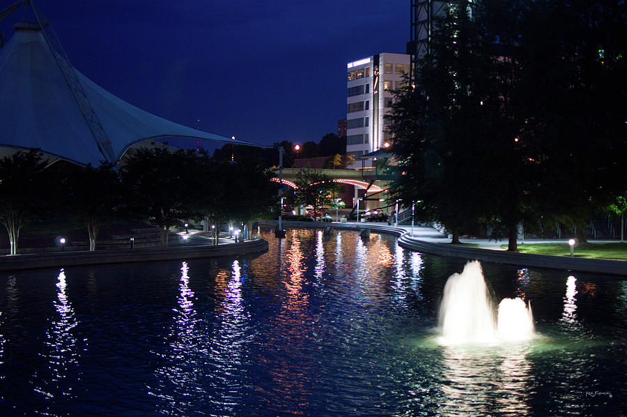 Knoxville Tennessee Fountain Photograph by Ken Figurski