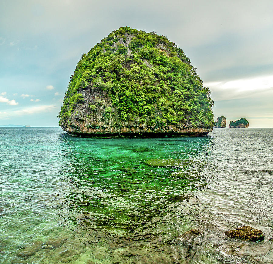 Koh Phi Phi Don - Maya Bay - Lonely Paradise Photograph by Ryan Kelehar