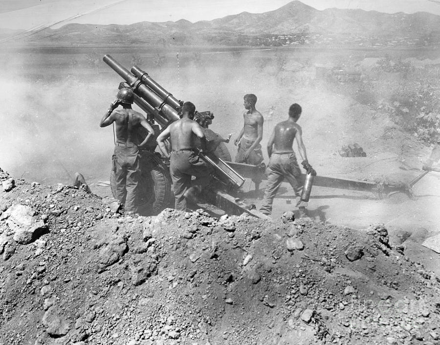 Korean War: Artillery Photograph by Granger